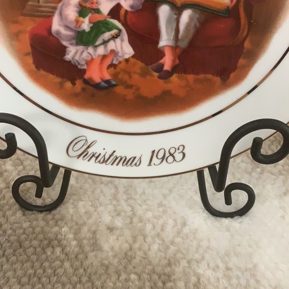 1983 vintage plate of Christmas Memories by Avon - Picture 2 of 5